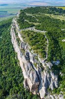 Блестящий кадр - плато и крепость Мадара.jpg